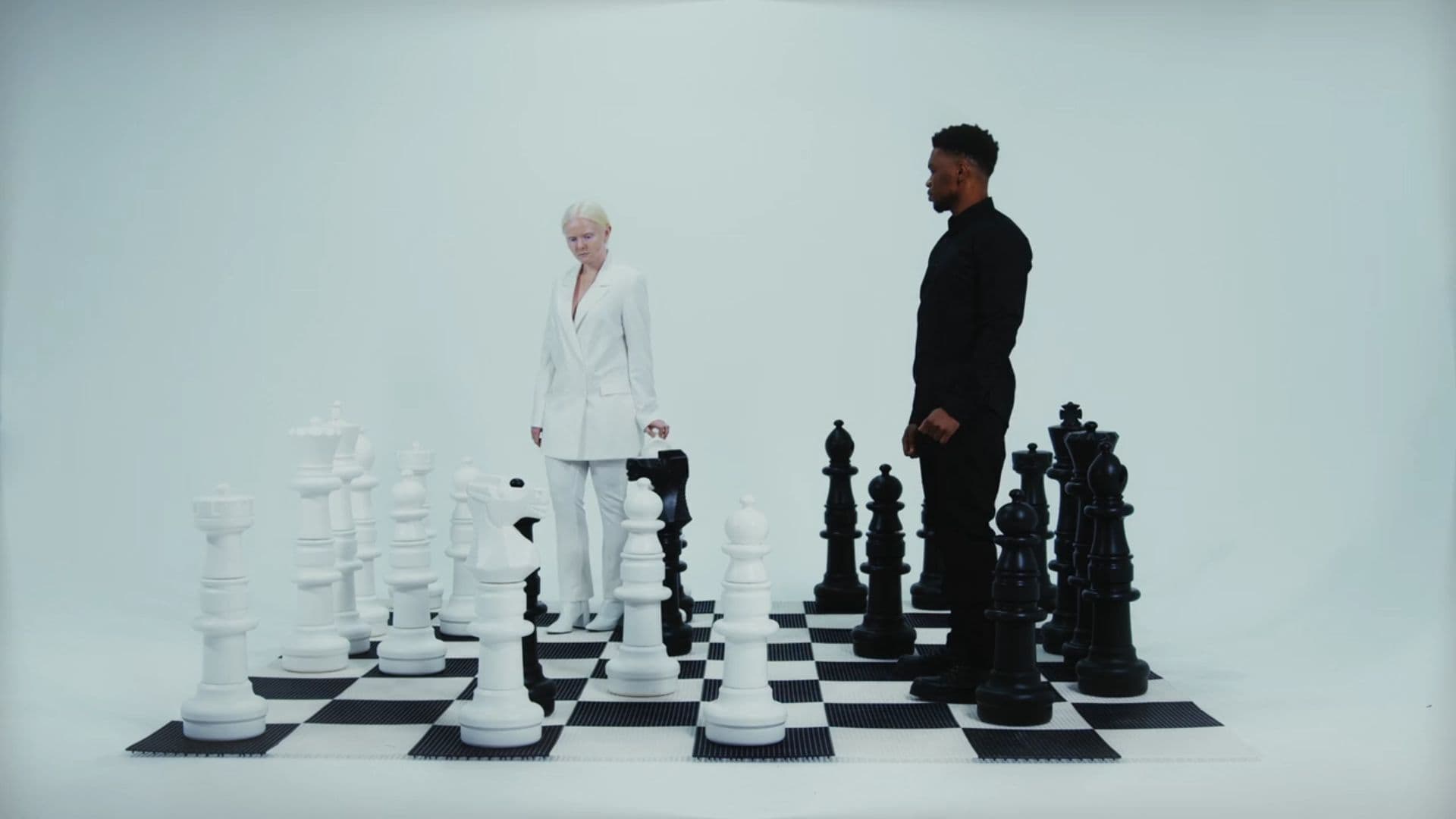 خلع سلاح با سؤال و تغییر مسیر