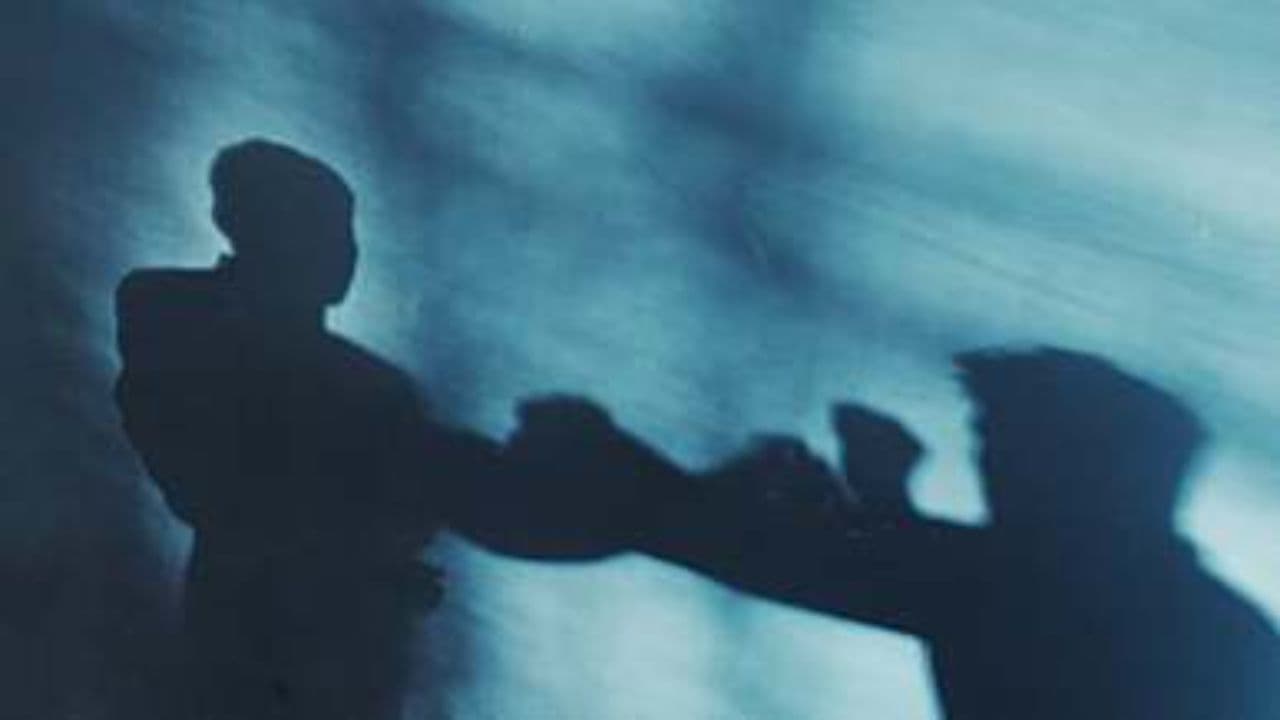 Cuộc chiến tình bạn trong nhà vệ sinh