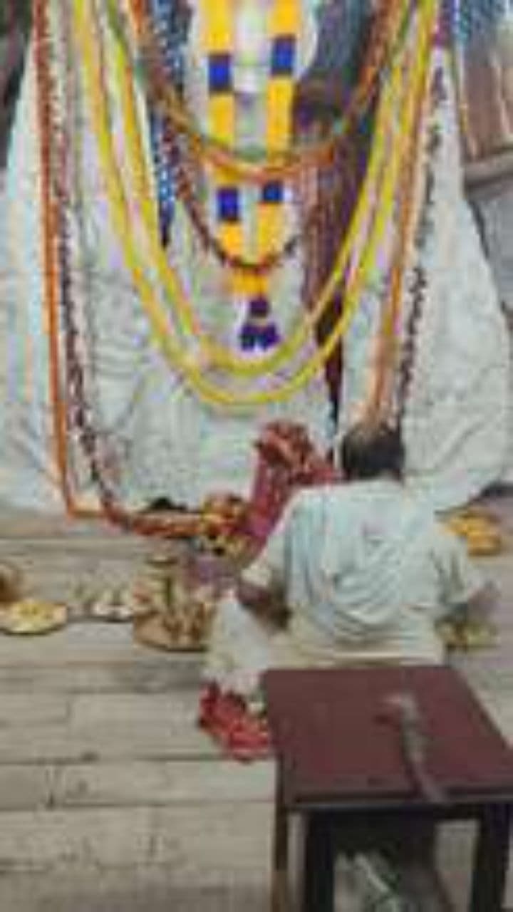 The Power of Thursday Worship for Unsolvable Problems