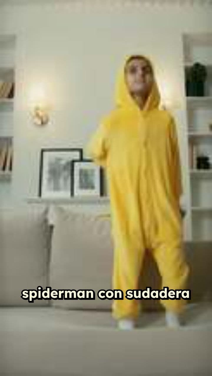 Spiderman saltando con sudadera y telarañas