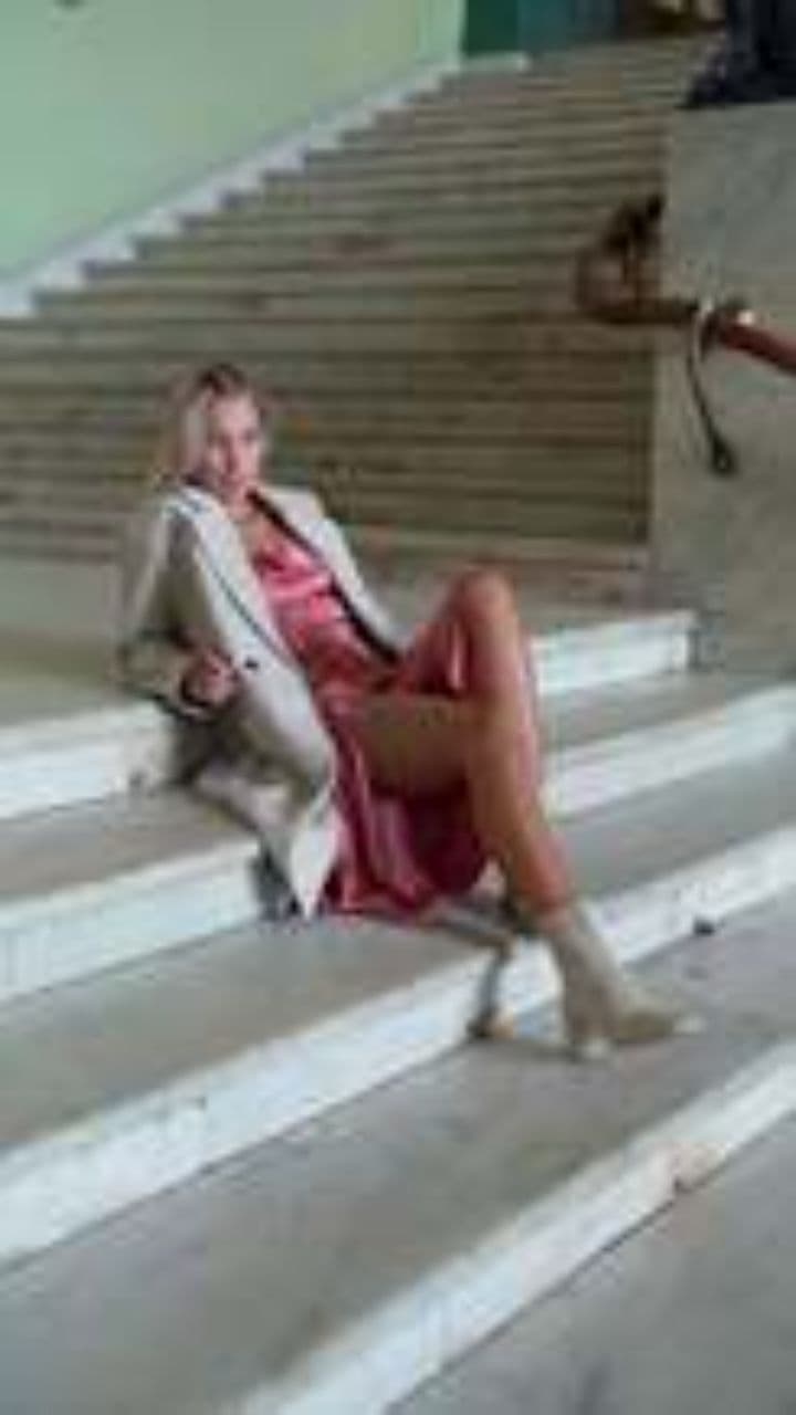 Taylor Swift's Belly Button Debate