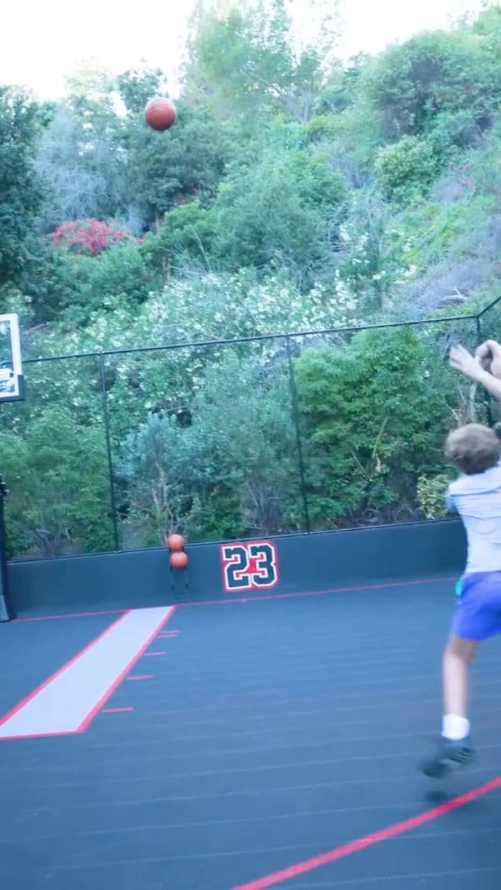 Exploring the Mega Mansion