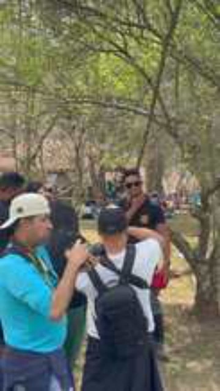 Gente Bailando Alegremente