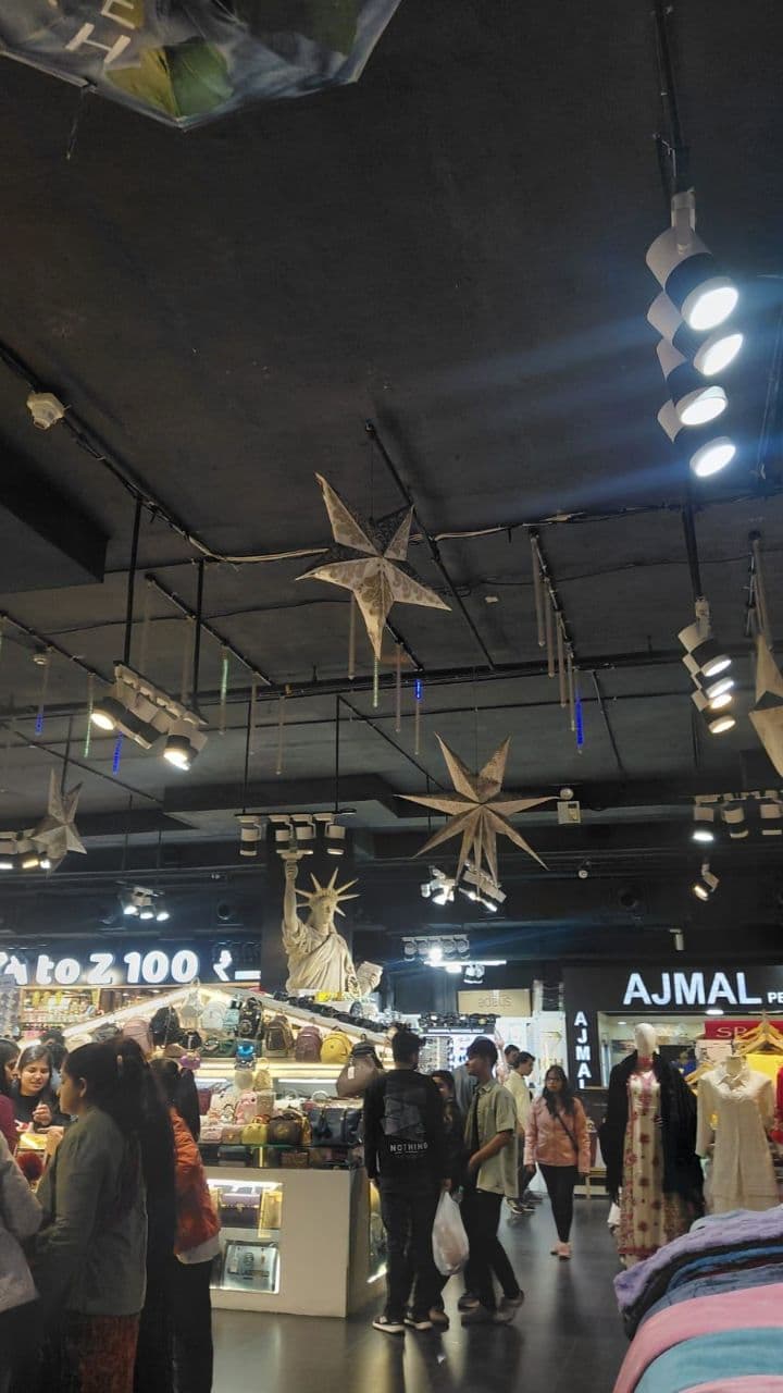 क्रिसमस का रचनात्मक शॉपिंग अनुभव