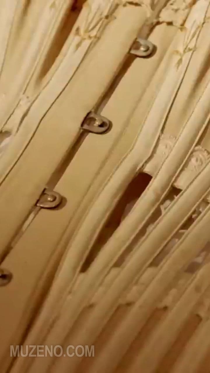 Королева в корсете