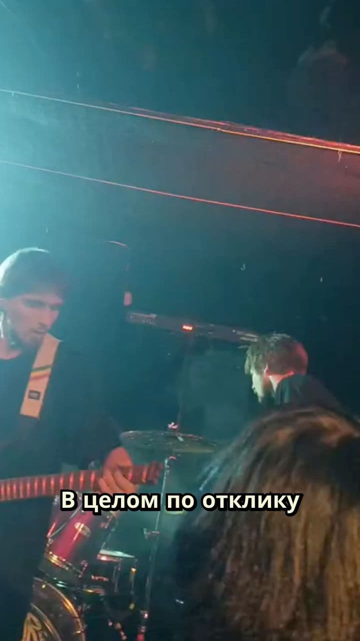 Музыка агрессивная, публика тоже на взводе