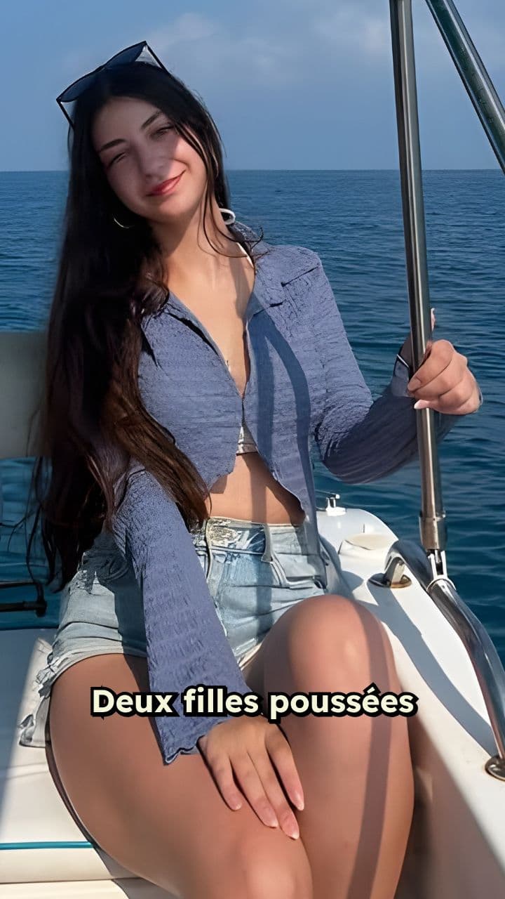 Filles dans la rivière