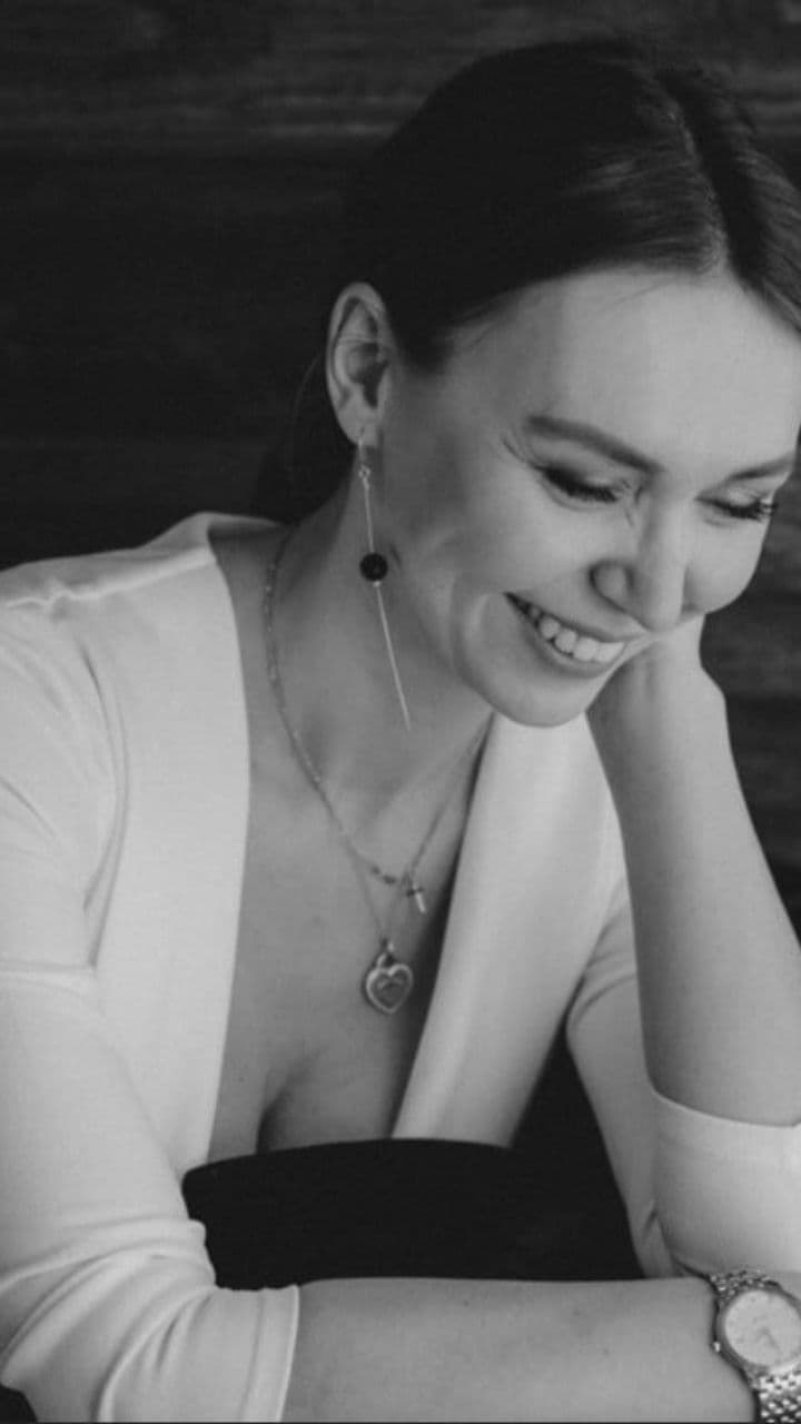 Девушка в откровенной одежде