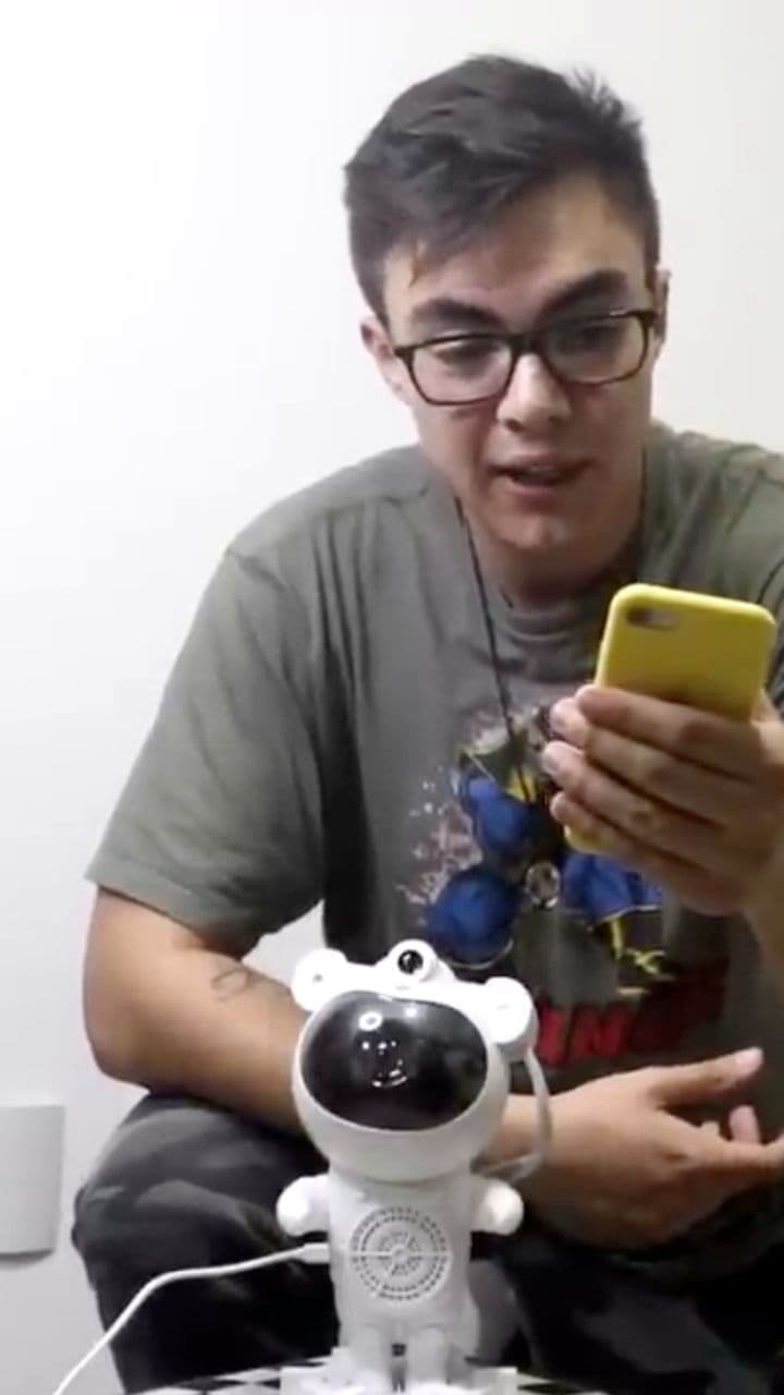 Um Produto 3 em 1: Projetor e Caixa de Som