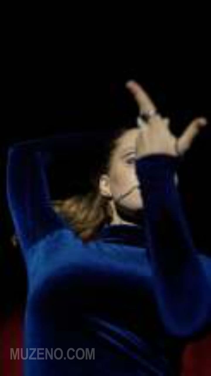 Femme Fatale in Motion