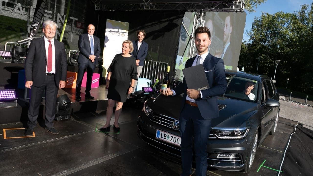 Michi wird dreißig – Ein Held feiert