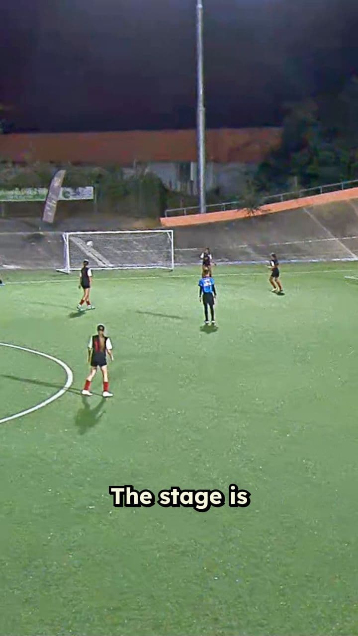 Tiro libre decisivo al borde del área