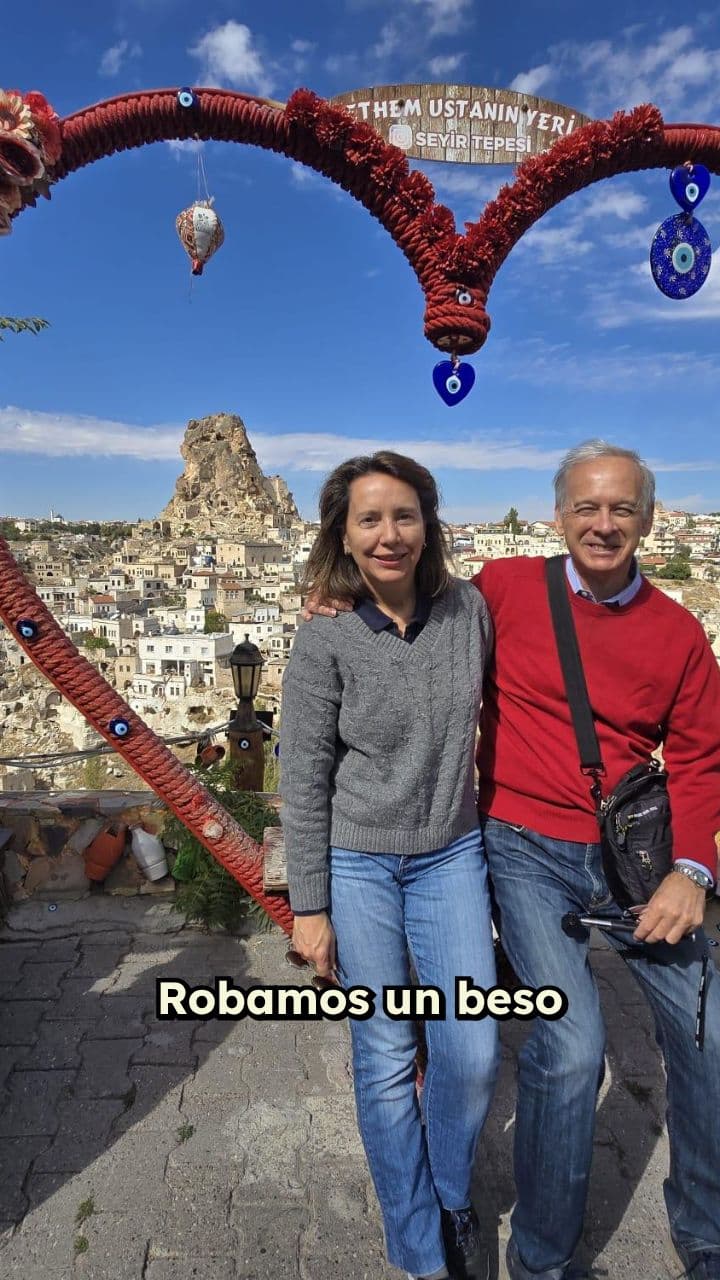 Bajo el Arco del Amor en Capadocia