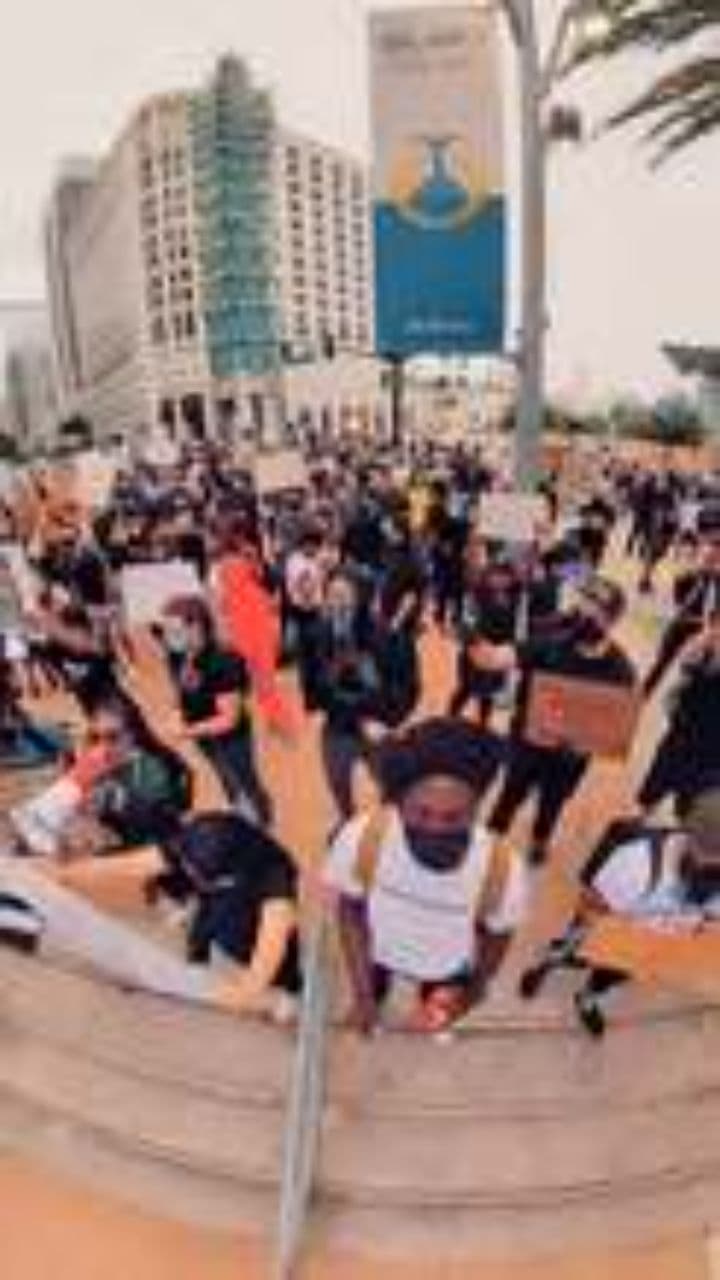 Au-delà des murs et des mensonges