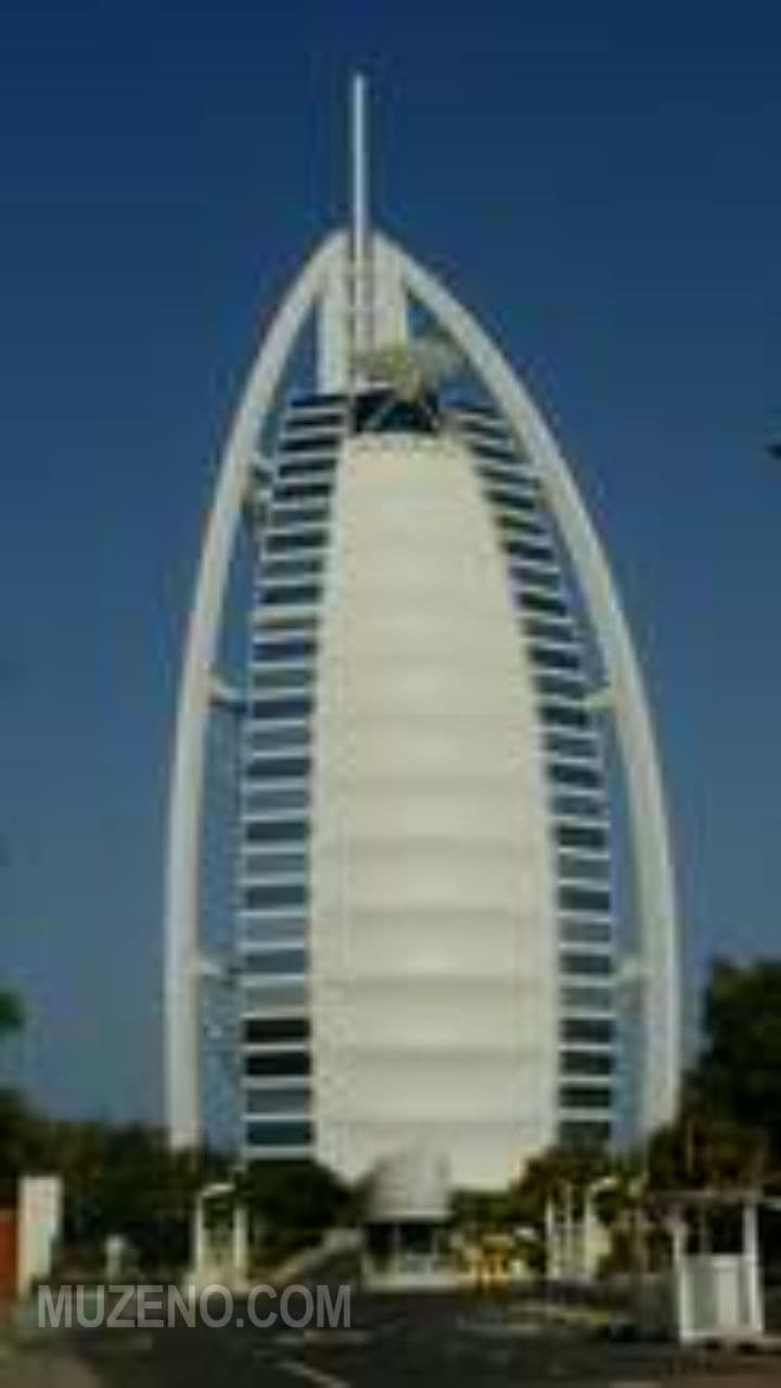 Delusions of Grandeur in Luxury Hotels