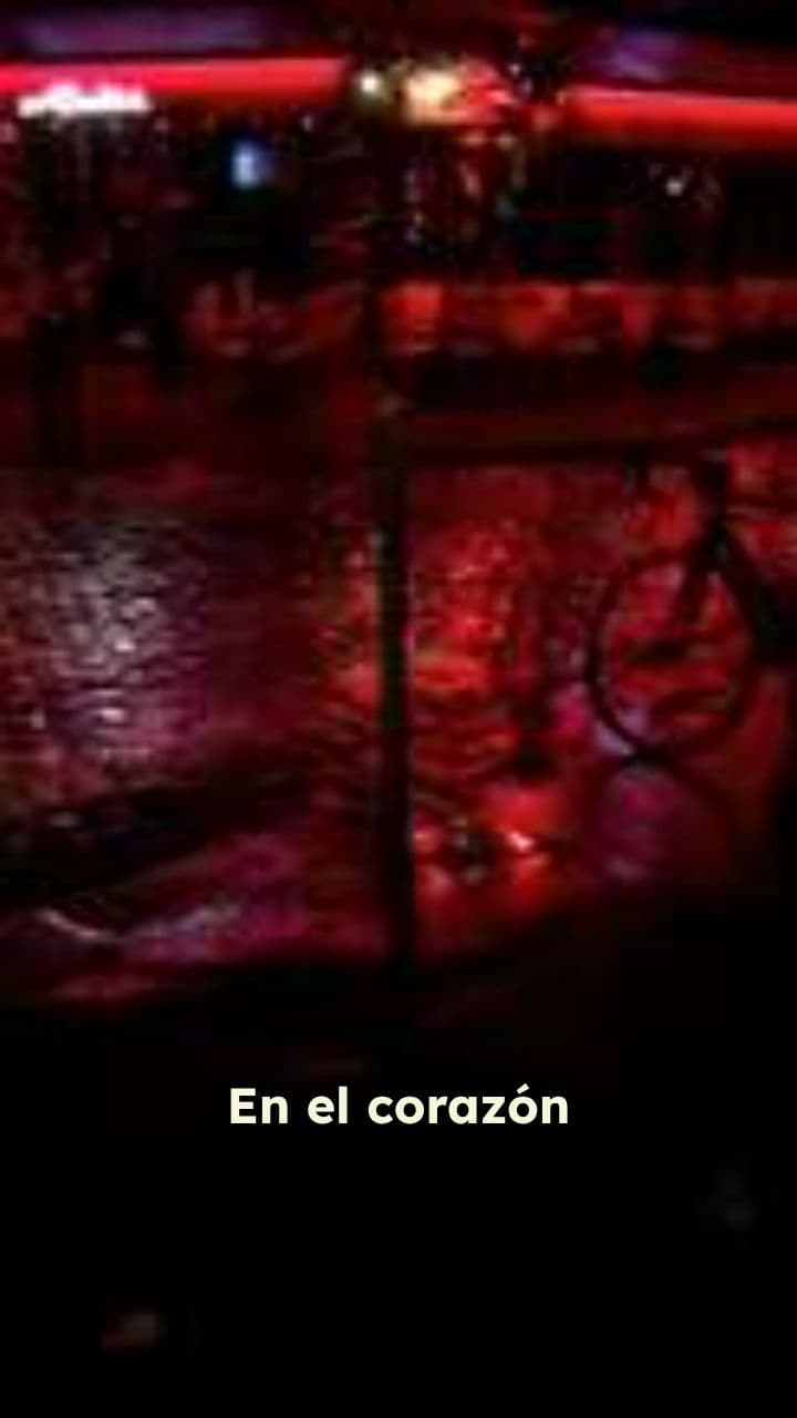 Un Beso en Alien Stage