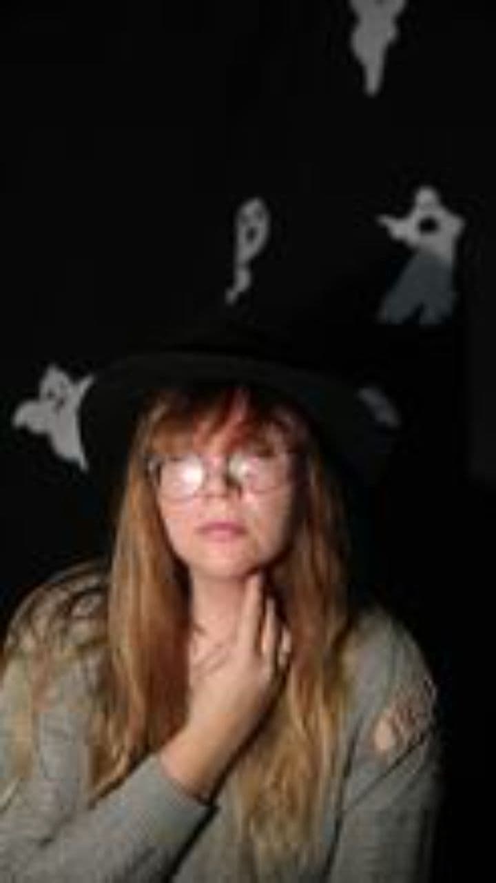 Sous les néons, corps-à-corps