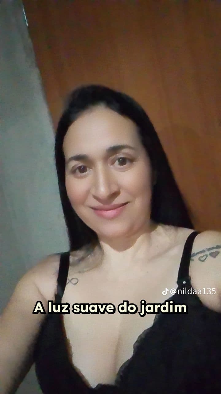 Sedução Confiante no Jardim