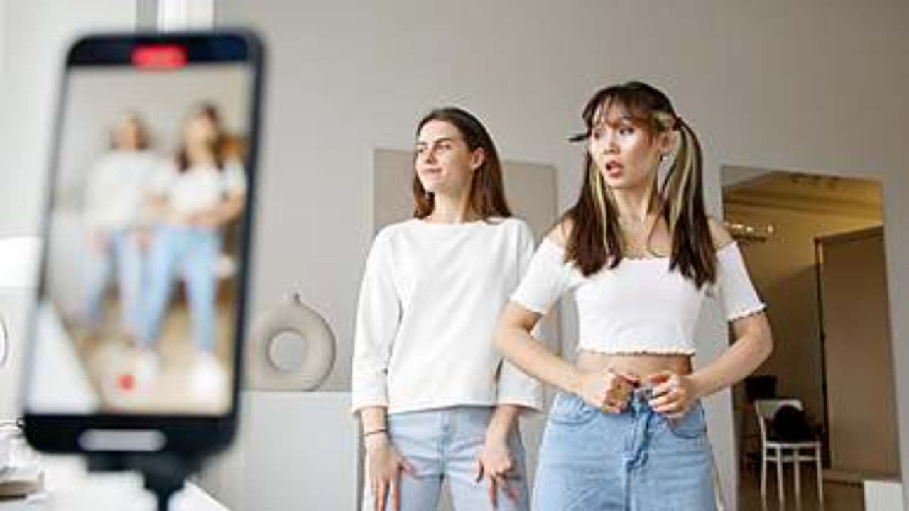 AI से वायरल यूट्यूब स्टोरी वीडियो