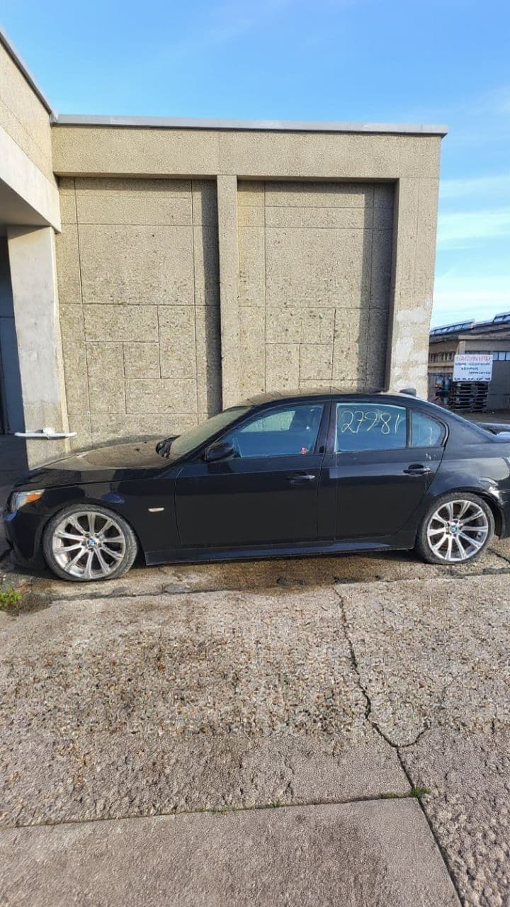 Déchargement de conteneurs depuis le Canada