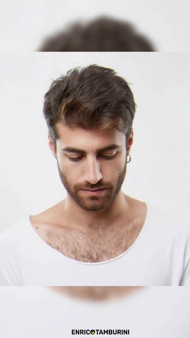 Guarda una donna senza fraintendimenti