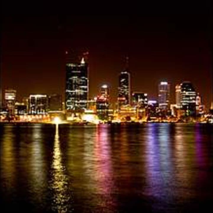 Neon Echoes: A Kiss from Alien Stage