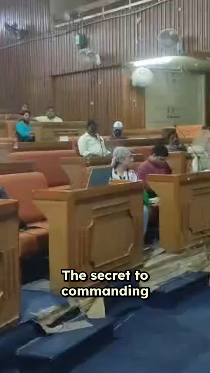 Orchestrating Attention in a Conference Hall