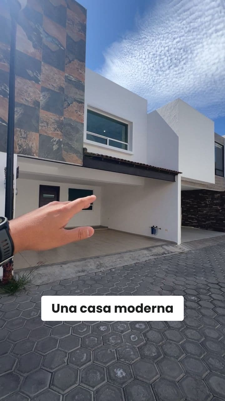 Caída de una Casa Surrealista