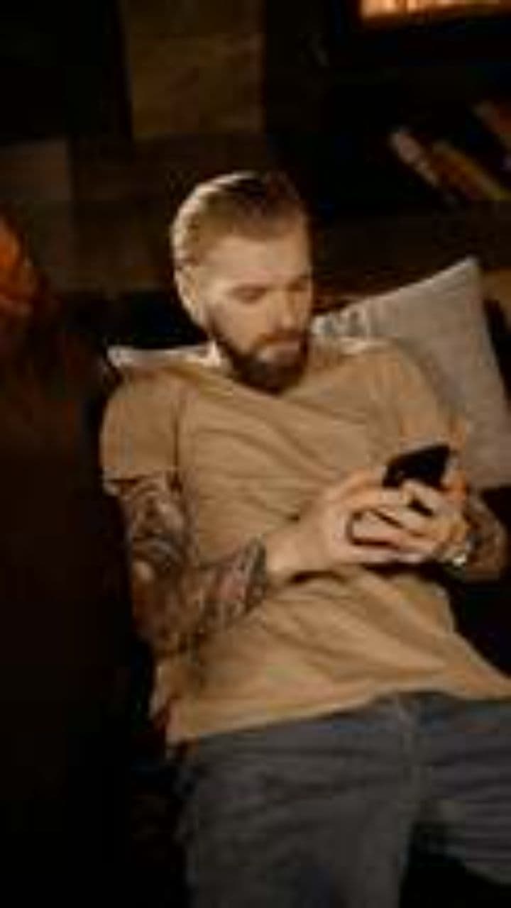 Stop Scrolling, You Beautiful Idiot