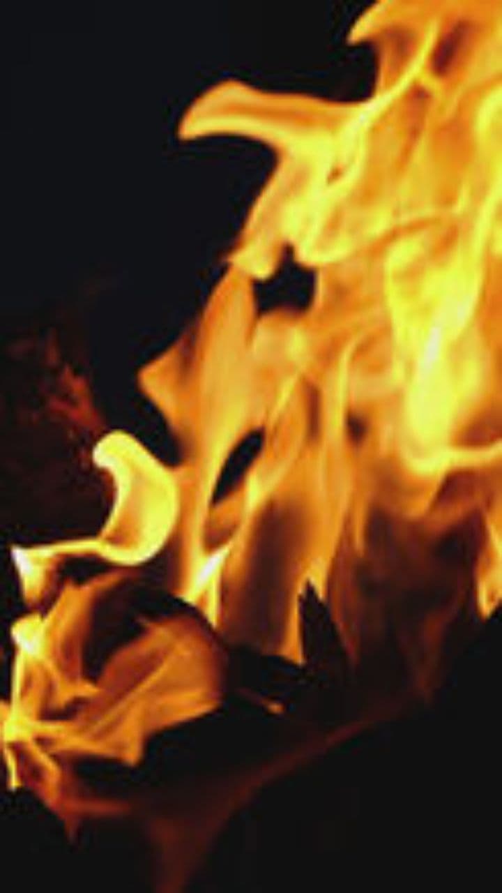 Sticky lips, Broken lies