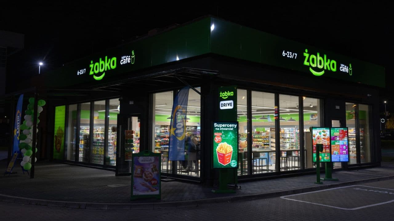 Żabka: Pierwszy Stop po Lądowaniu