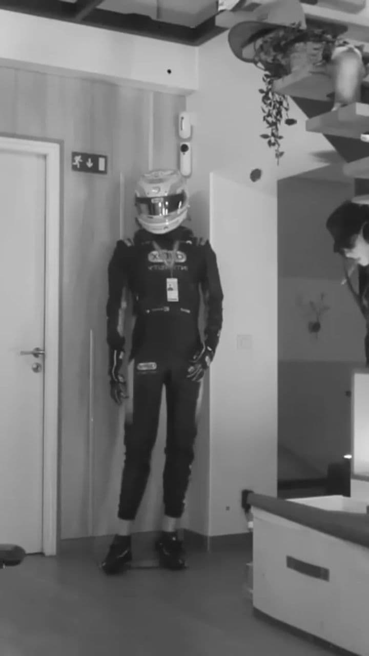 Hôtesse de l'Air Simulator : Aventures et Débats