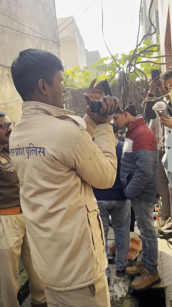 मेरी प्रॉपर्टी को हाथ क्यों लगाया?