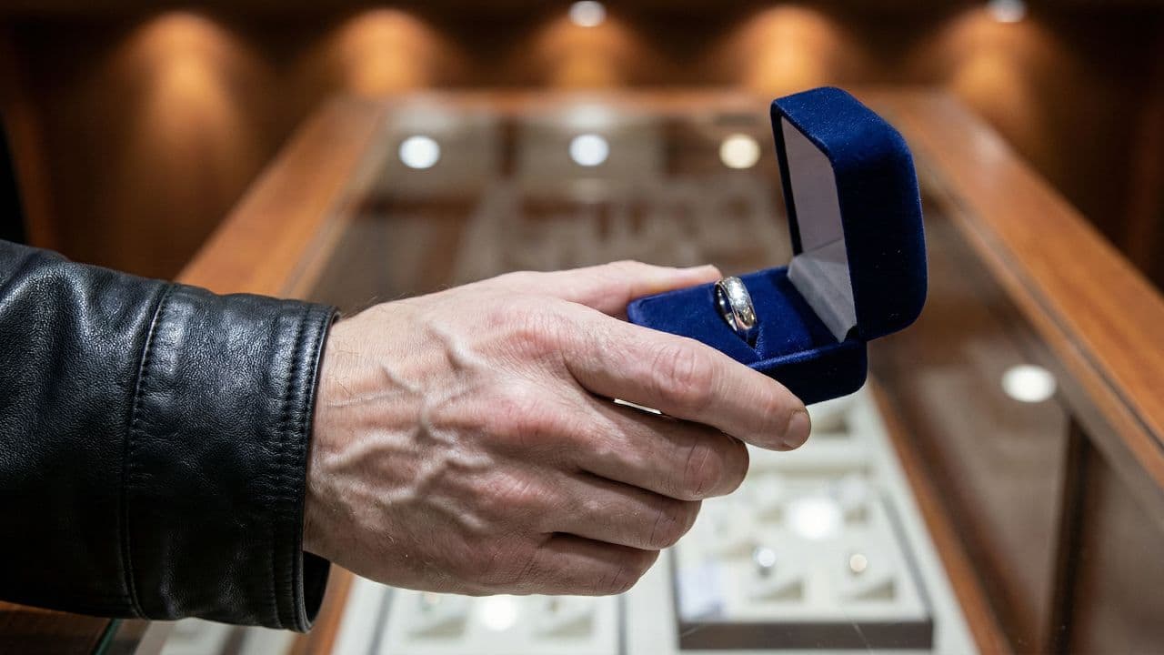 Nervous Purchase of a Wedding Ring