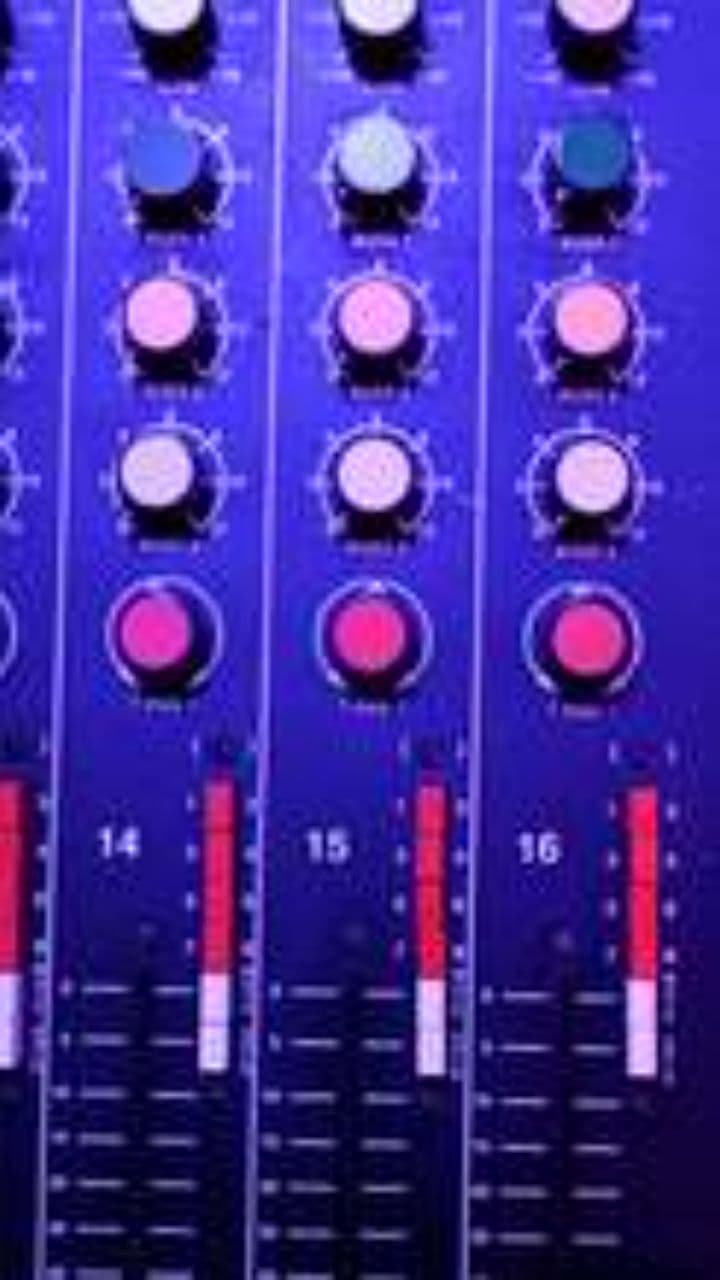 Громкая музыка и вечерний драйв