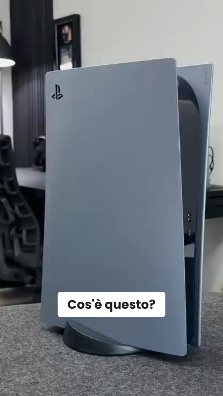 PlayStation 5 con dieci braccia