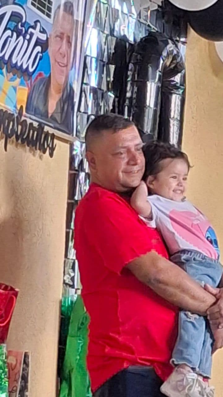 Cumpleaños a la distancia, Toñito