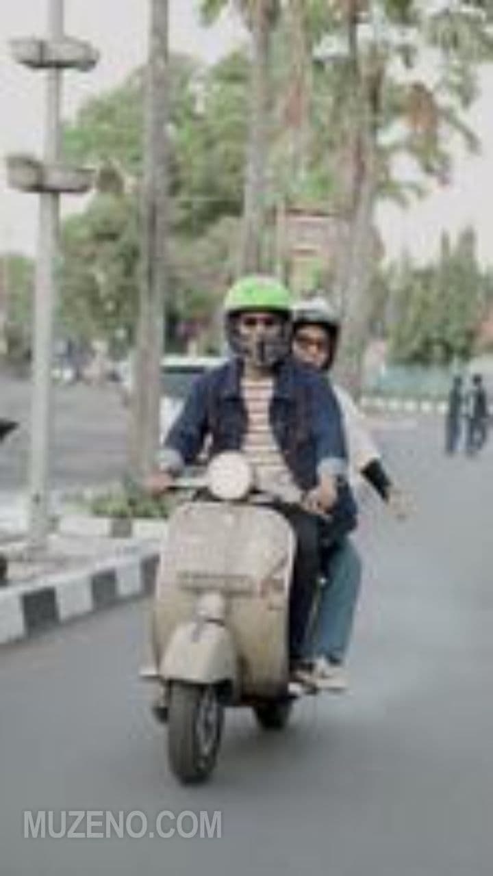 Scooter Adventures: Aesthetic Chaos