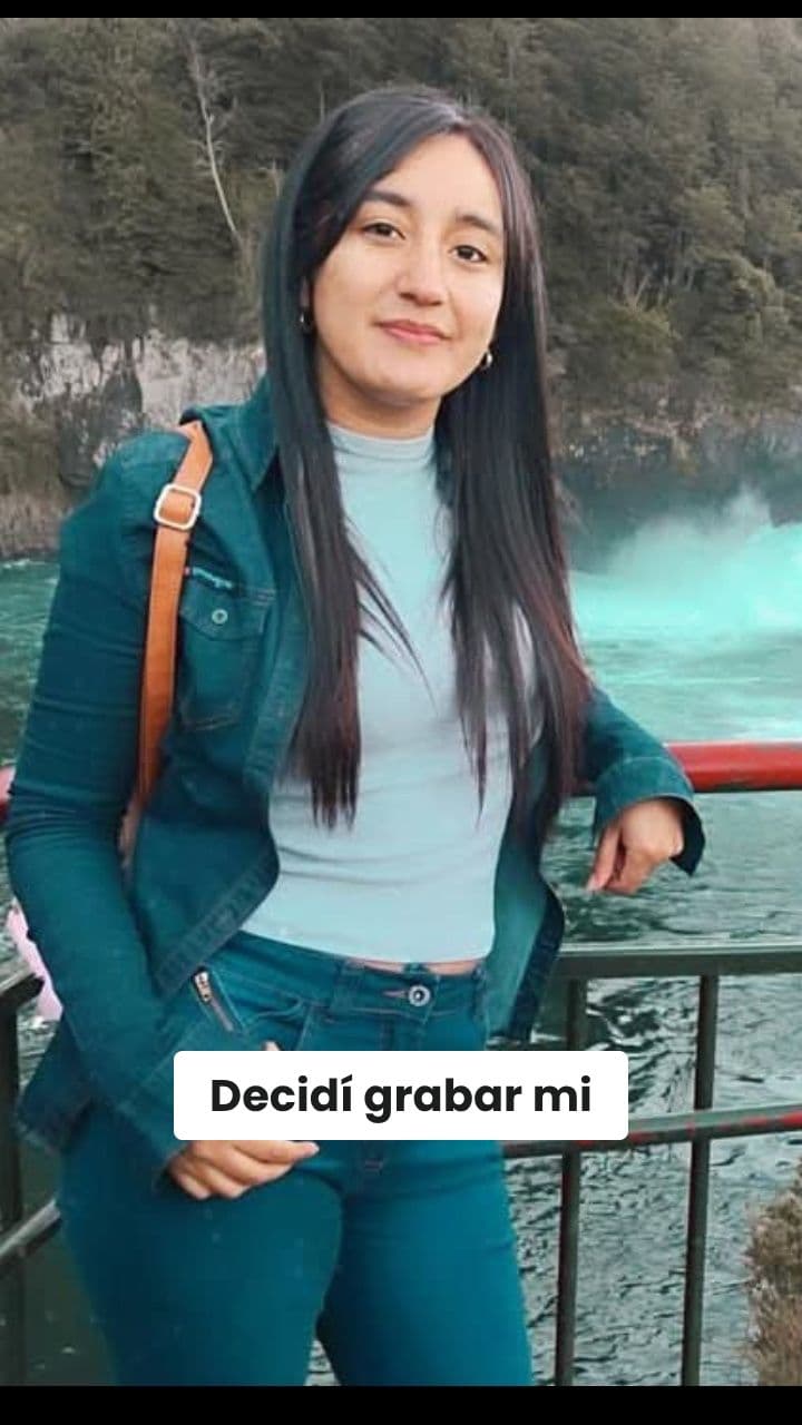 La figura en la playa desierta