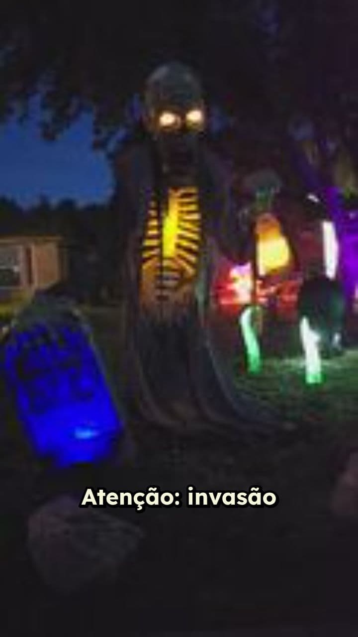 Gatinho Alienígena Surpreende a Multidão