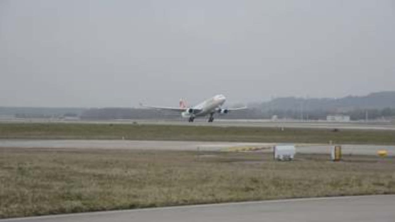 अंधेरे में गायब फ्लाइट 855