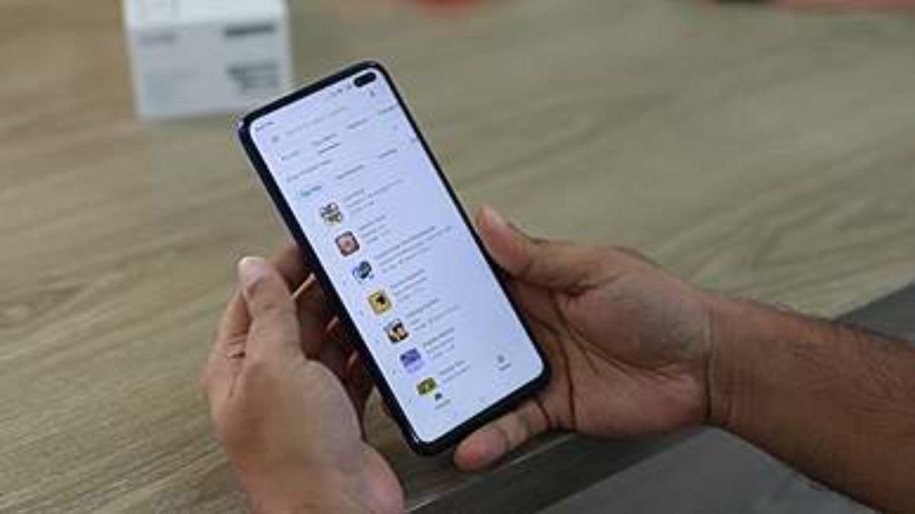 Kenapa Kita Sering Cek HP?