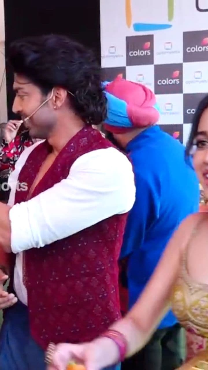 हम मामा बन गए: मिठाई का जश्न