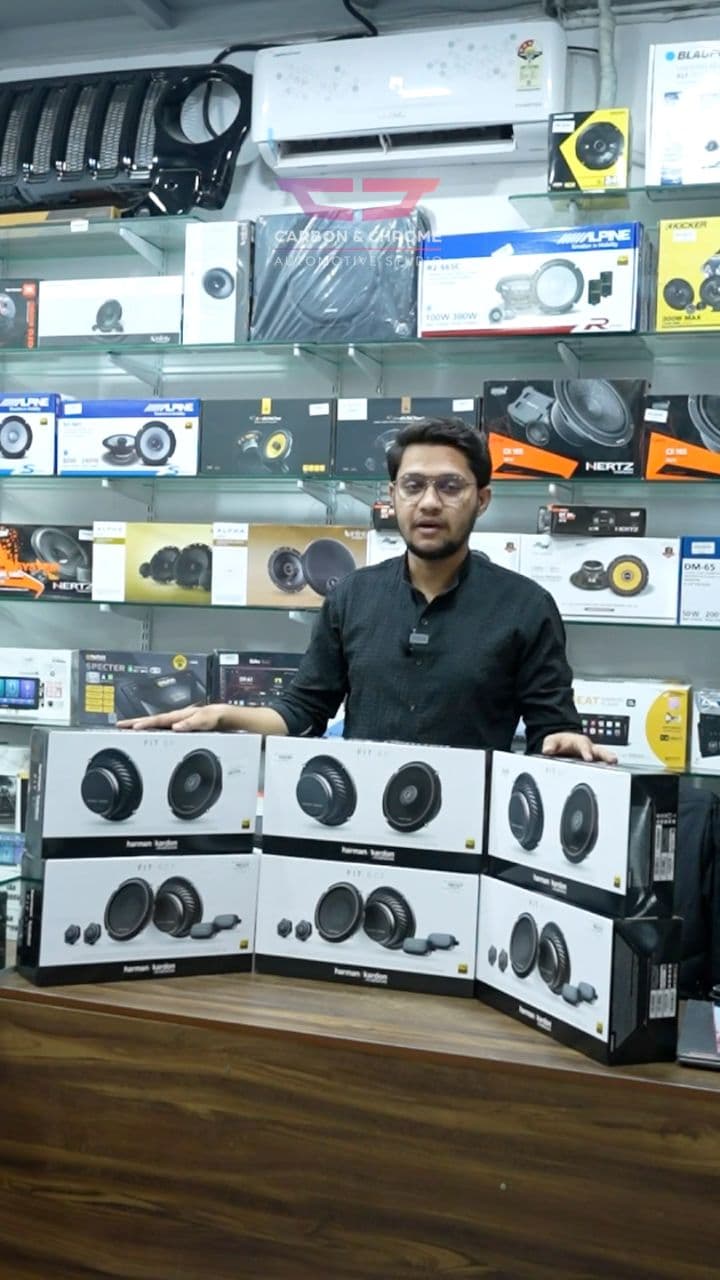 हरमन कार्डन स्पीकर्स के साथ आसान साउंड सिस्टम