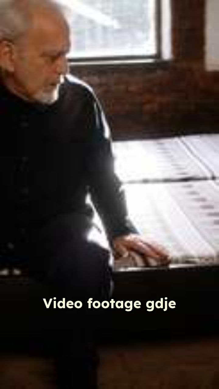 Starija osoba na ivici kreveta