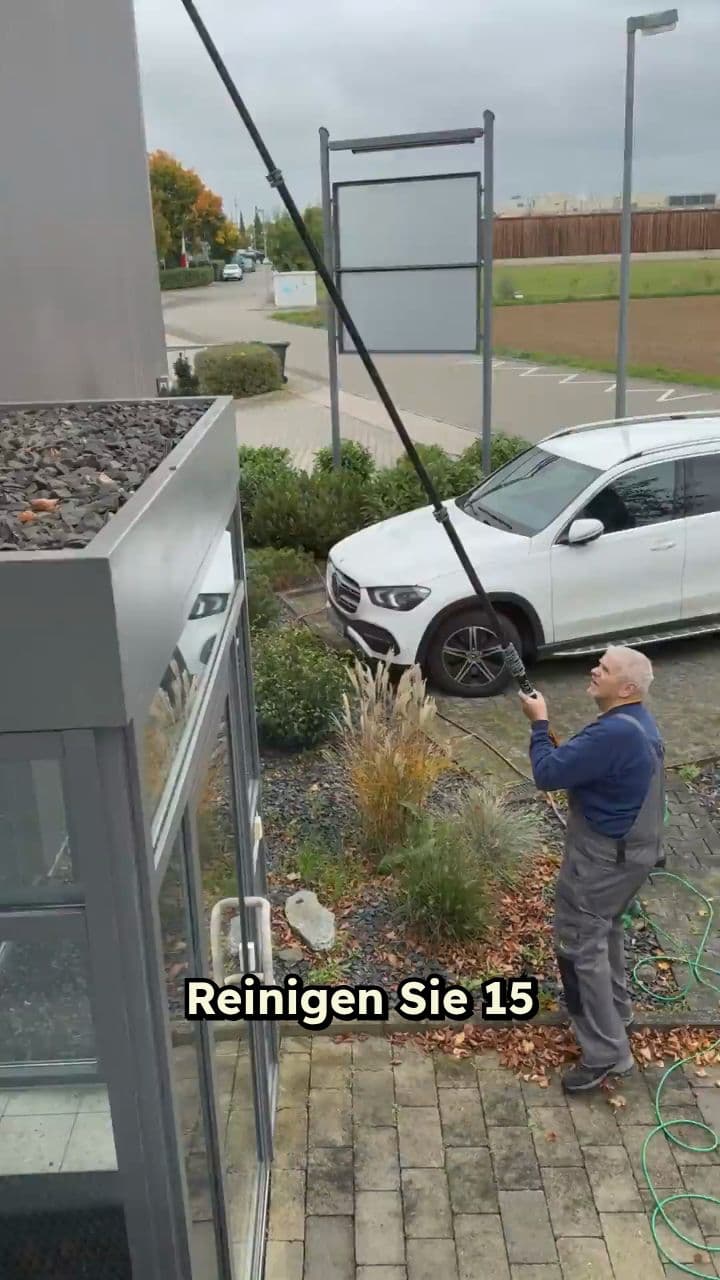 Effiziente Fensterreinigung bis 15 Meter